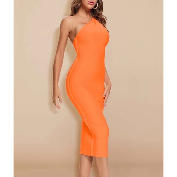 Amanda Solid Backless One Shoulder Bodycon Dress - Picture 3 of 7
